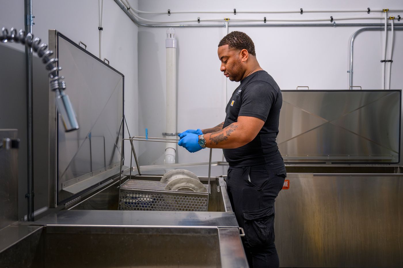 Professional ultrasonic cleaning of contents